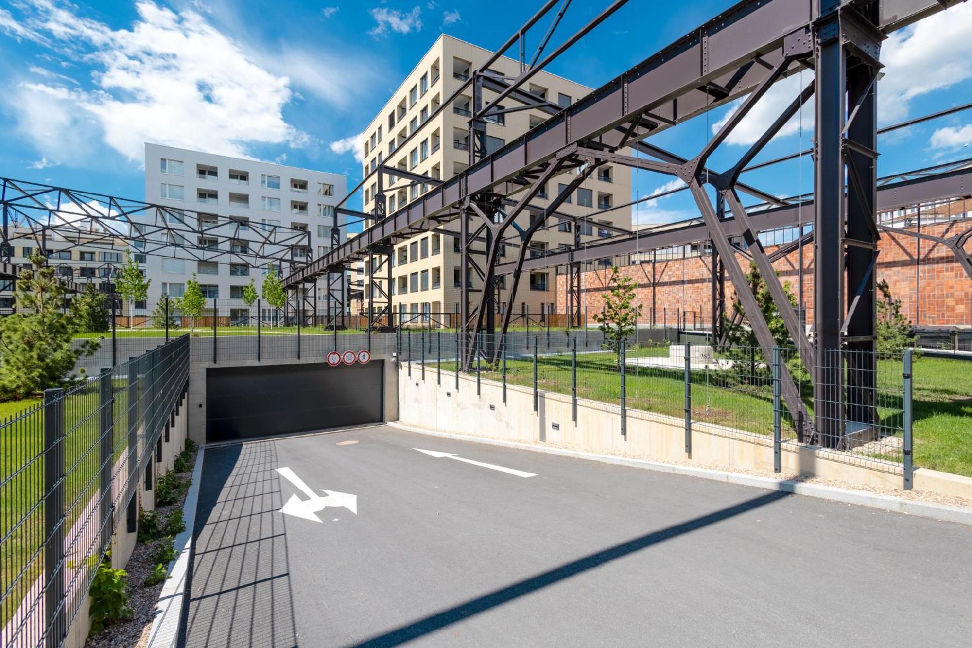 Bright 2Br - 4Th Floor, Balcony, Free Parking By Gravity Prague Apartment Exterior photo