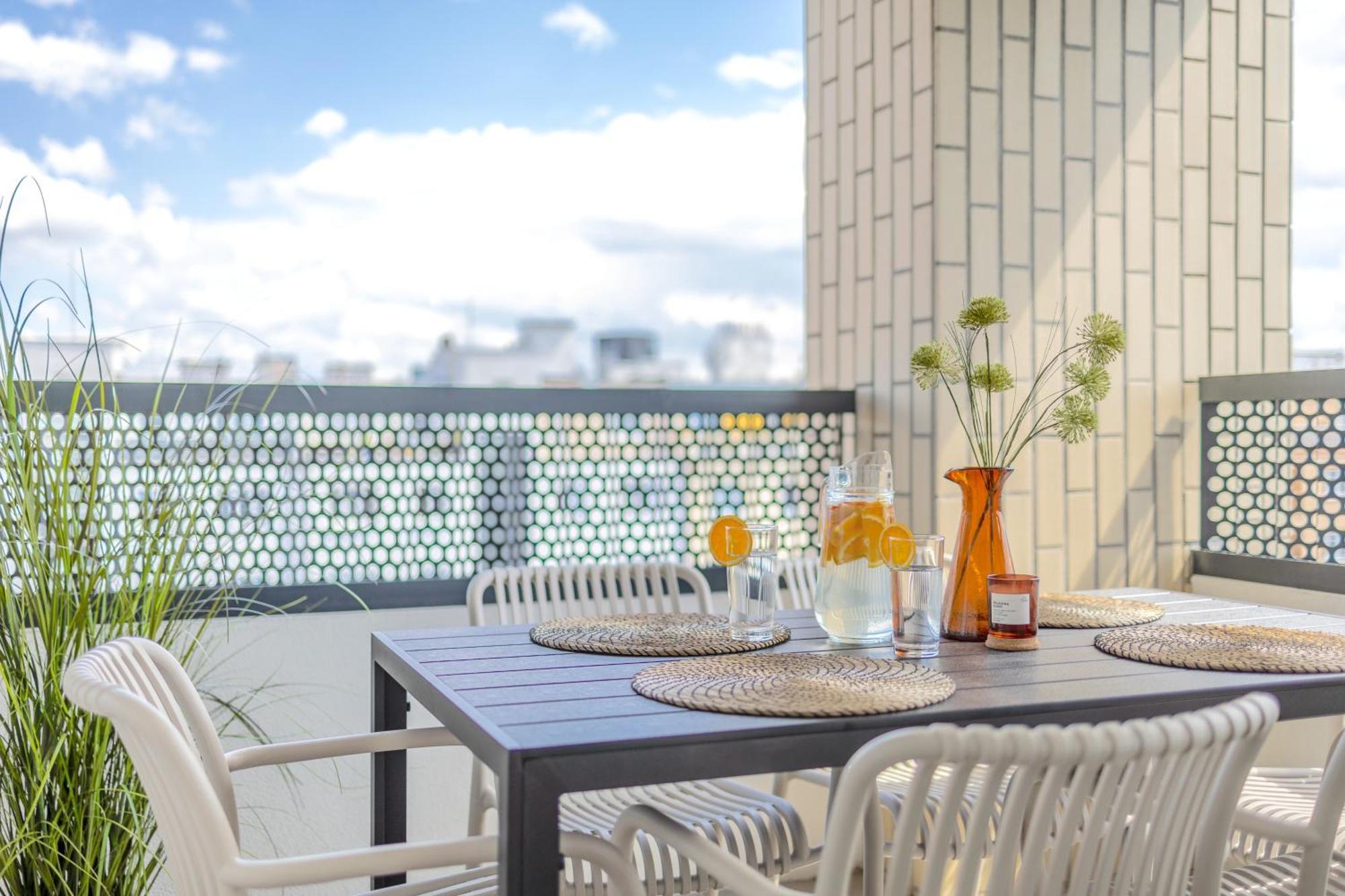 Bright 2Br - 4Th Floor, Balcony, Free Parking By Gravity Prague Apartment Exterior photo