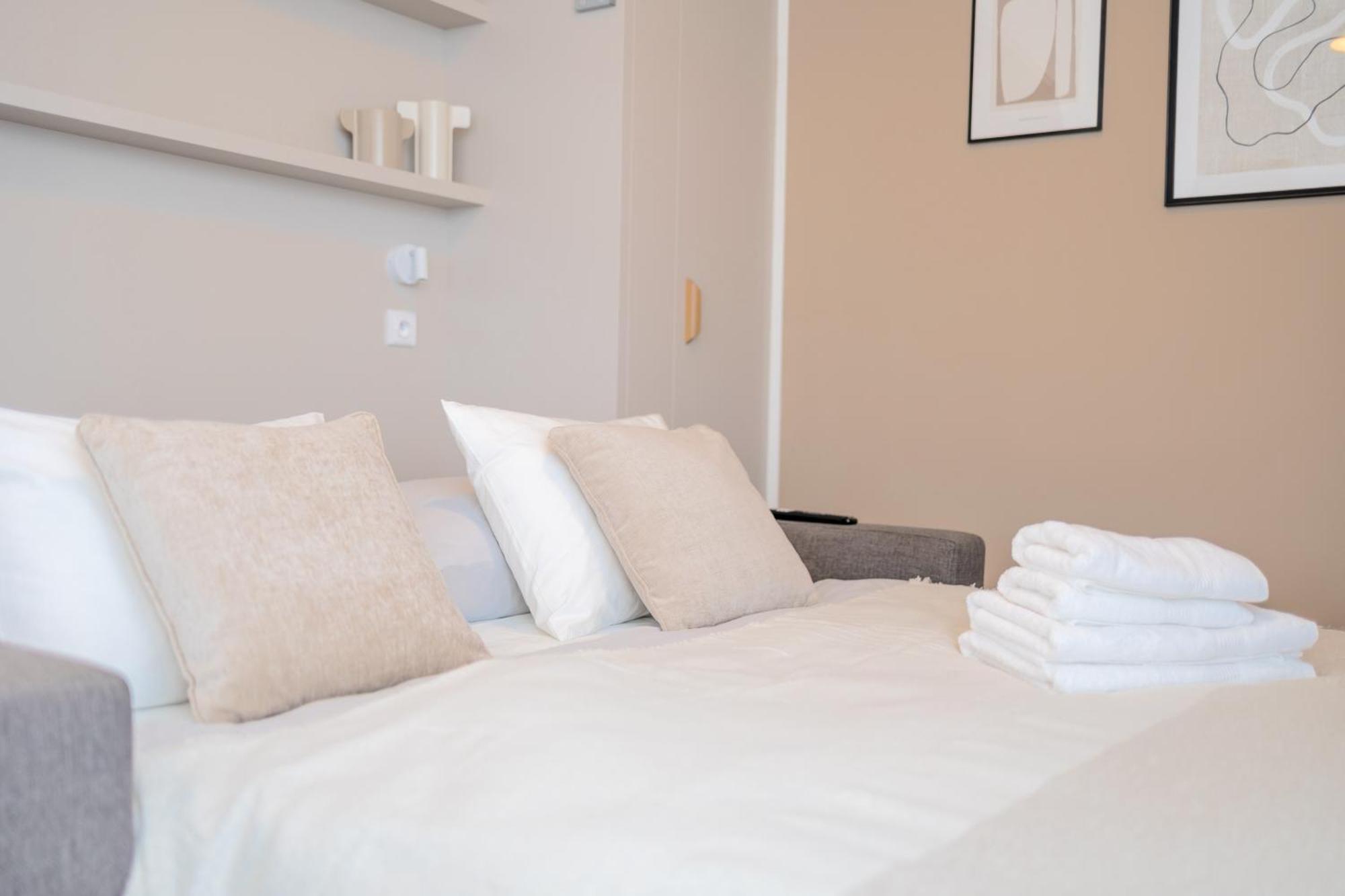 Bright 2Br - 4Th Floor, Balcony, Free Parking By Gravity Prague Apartment Exterior photo