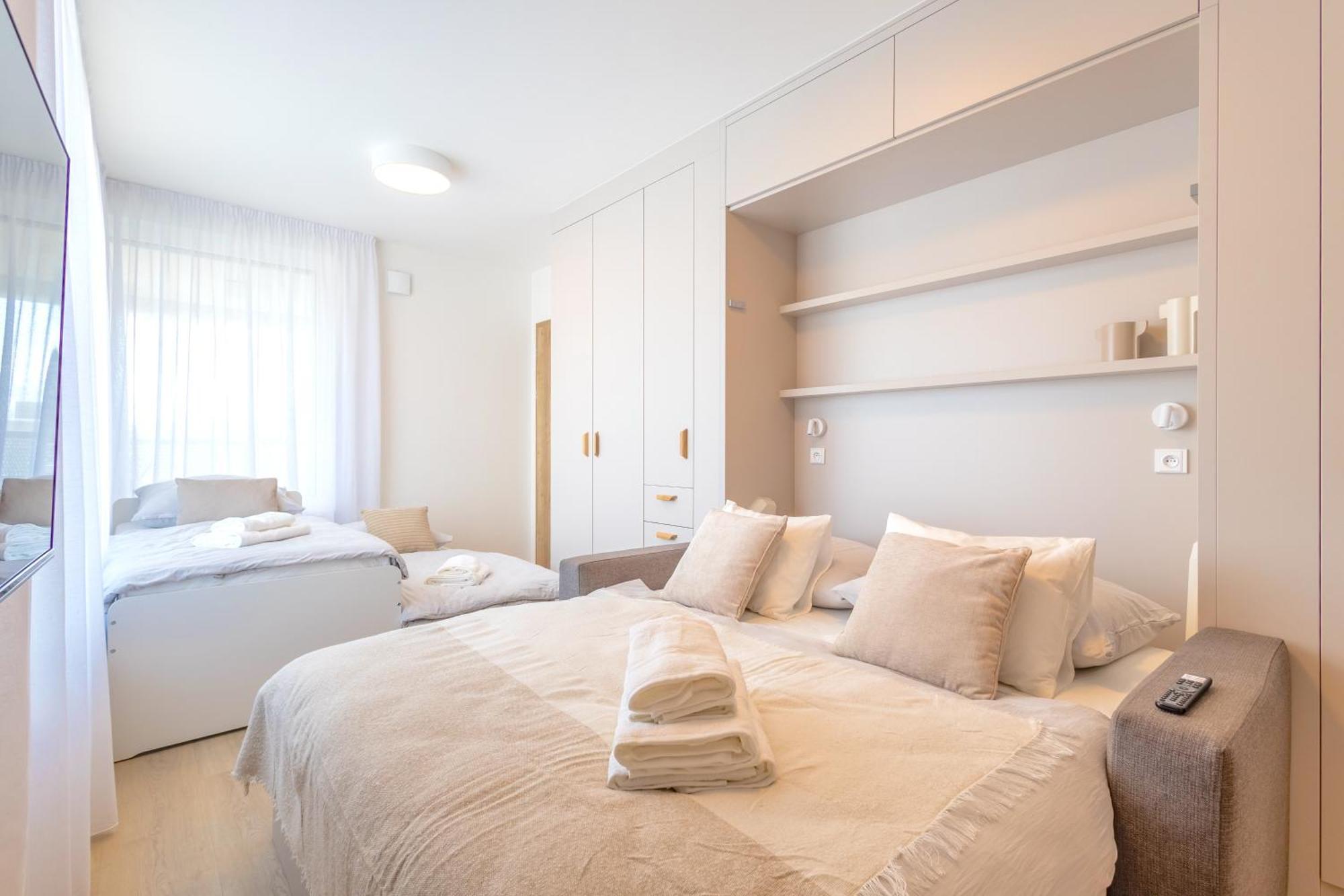 Bright 2Br - 4Th Floor, Balcony, Free Parking By Gravity Prague Apartment Exterior photo