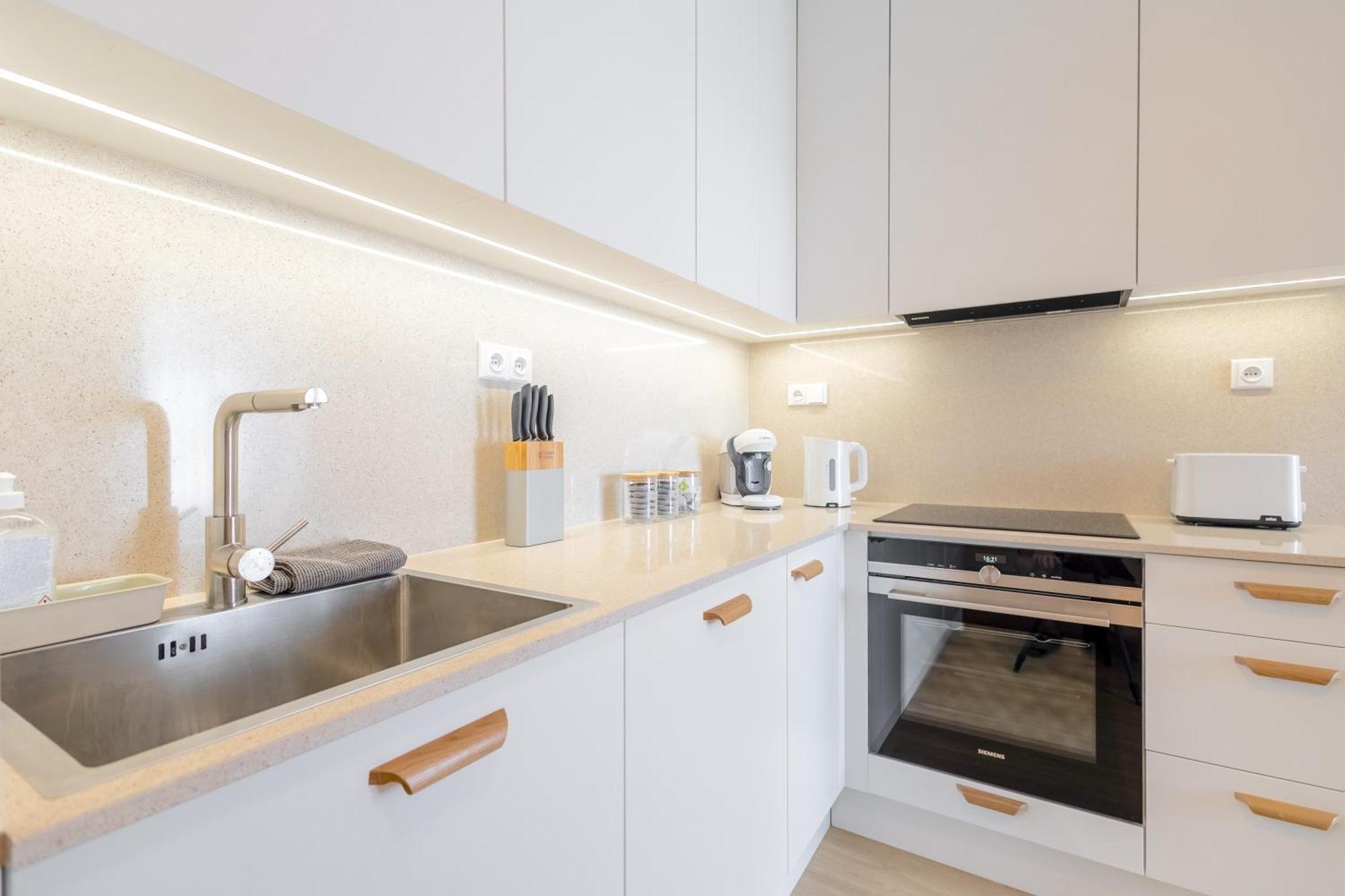 Bright 2Br - 4Th Floor, Balcony, Free Parking By Gravity Prague Apartment Exterior photo