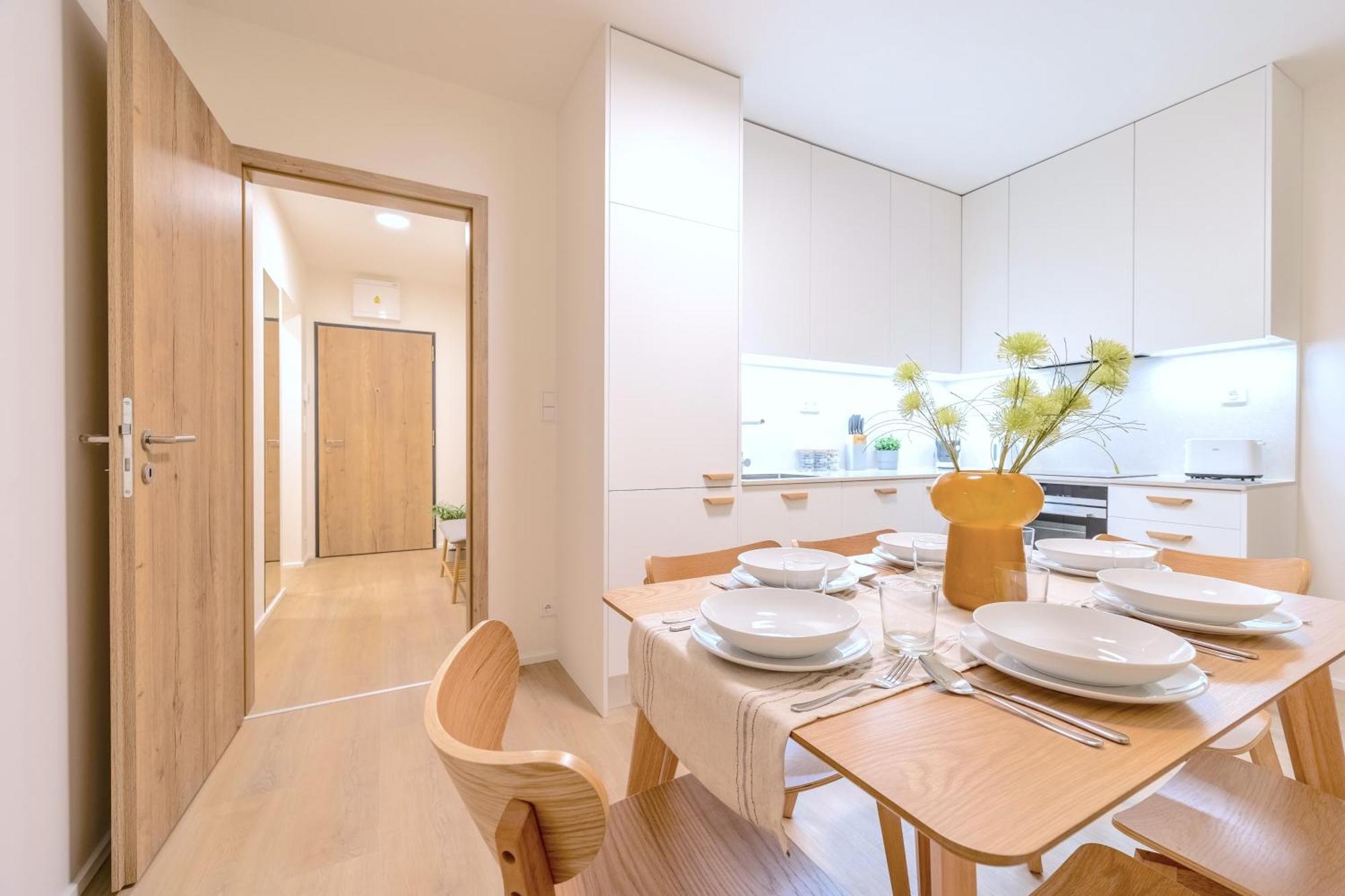 Bright 2Br - 4Th Floor, Balcony, Free Parking By Gravity Prague Apartment Exterior photo