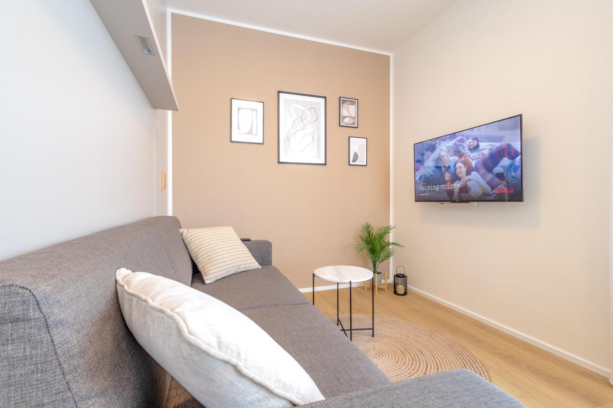 Bright 2Br - 4Th Floor, Balcony, Free Parking By Gravity Prague Apartment Exterior photo