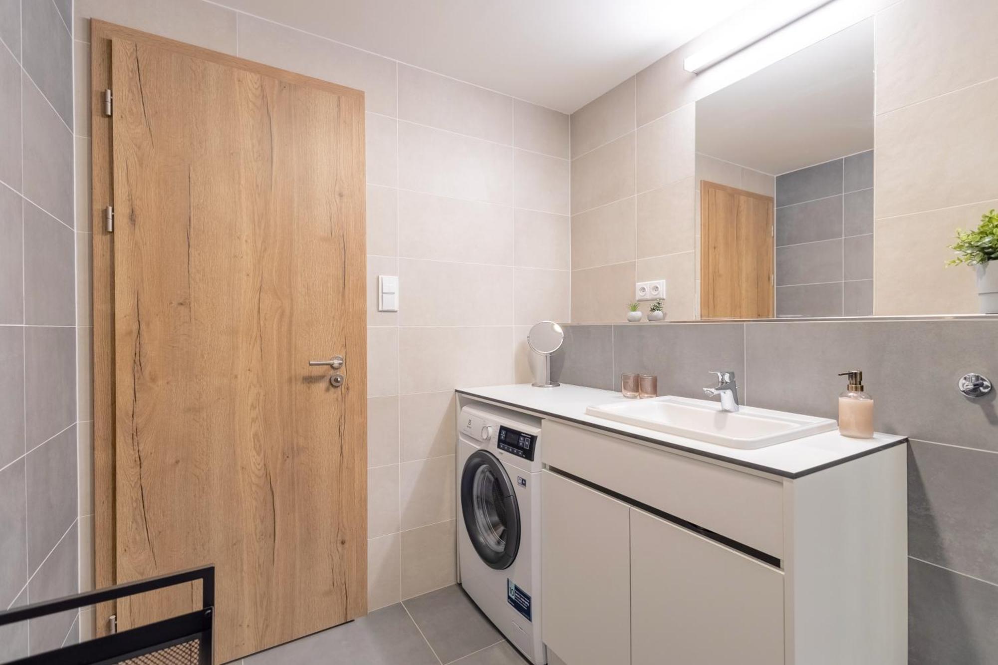 Bright 2Br - 4Th Floor, Balcony, Free Parking By Gravity Prague Apartment Exterior photo