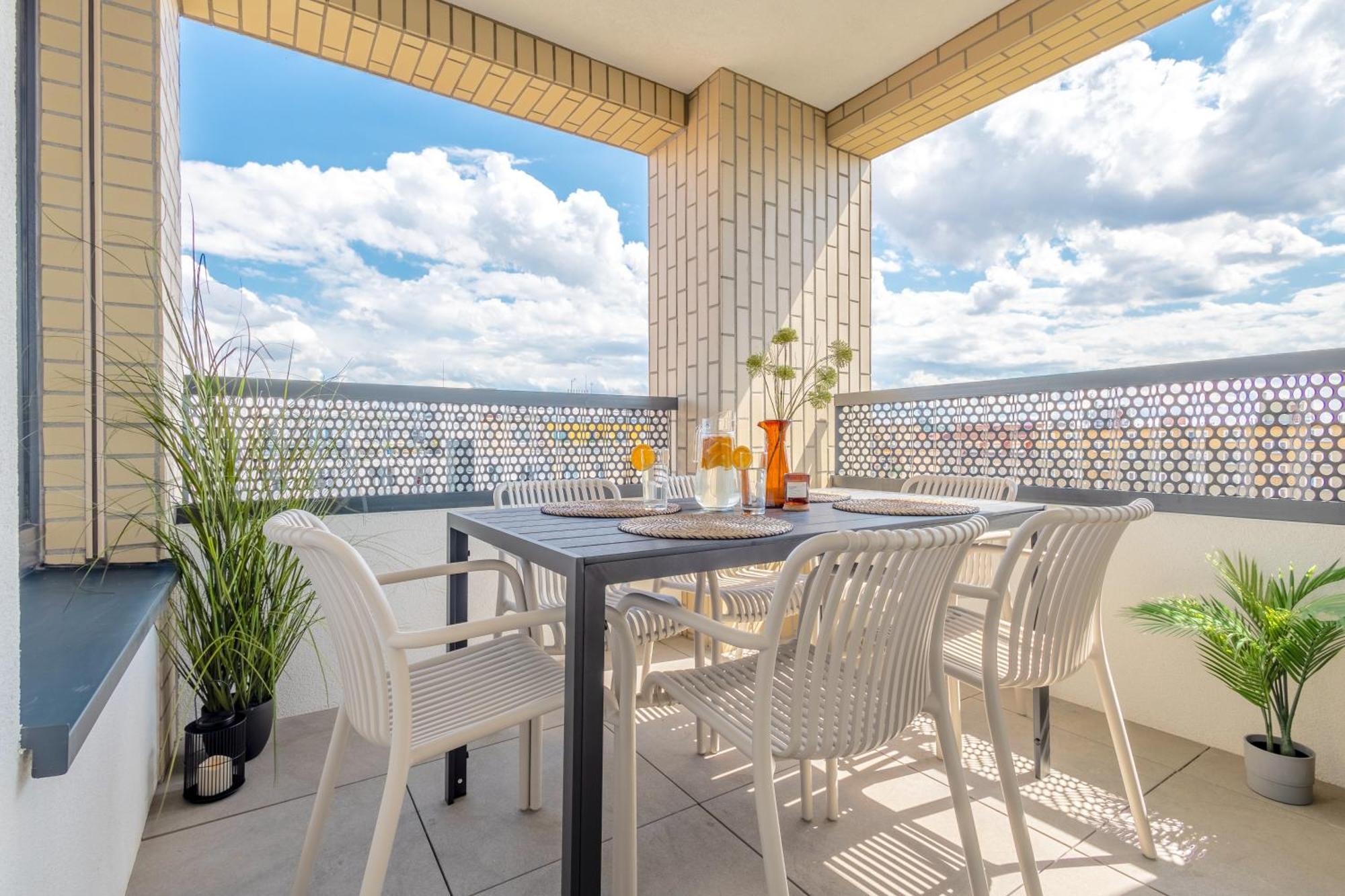 Bright 2Br - 4Th Floor, Balcony, Free Parking By Gravity Prague Apartment Exterior photo