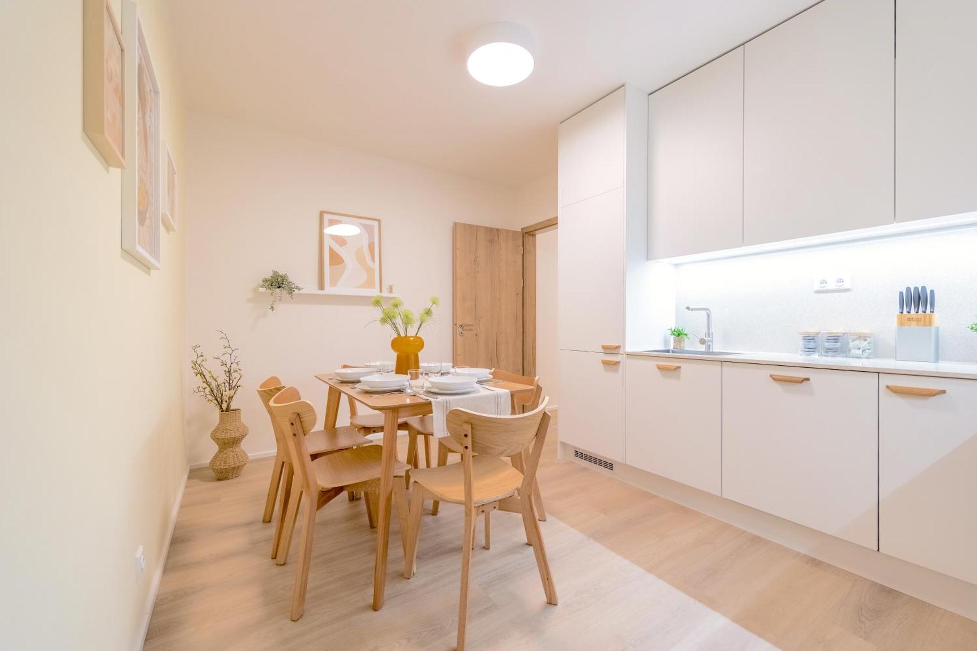 Bright 2Br - 4Th Floor, Balcony, Free Parking By Gravity Prague Apartment Exterior photo