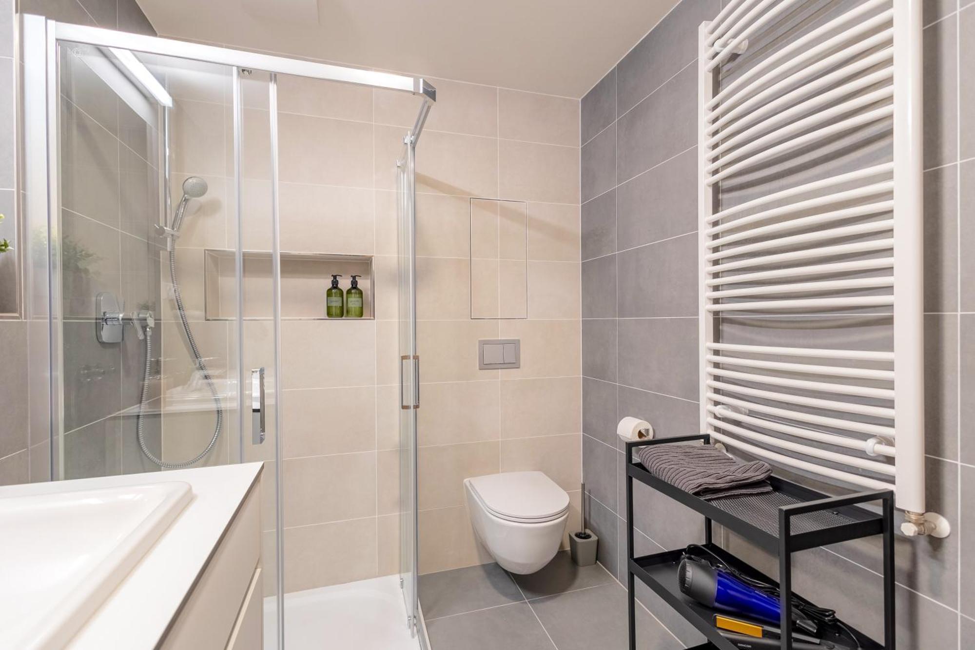 Bright 2Br - 4Th Floor, Balcony, Free Parking By Gravity Prague Apartment Exterior photo