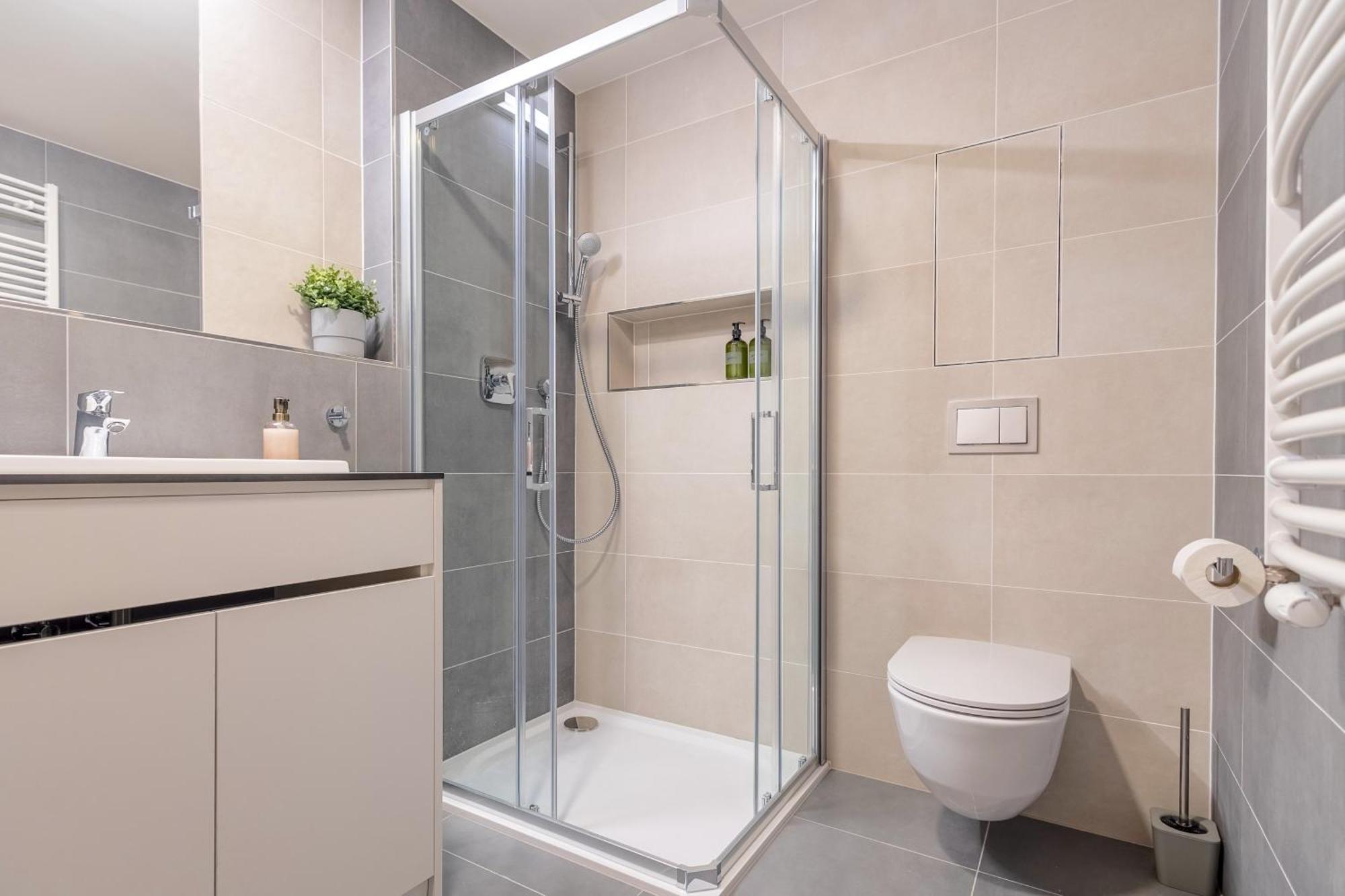 Bright 2Br - 4Th Floor, Balcony, Free Parking By Gravity Prague Apartment Exterior photo